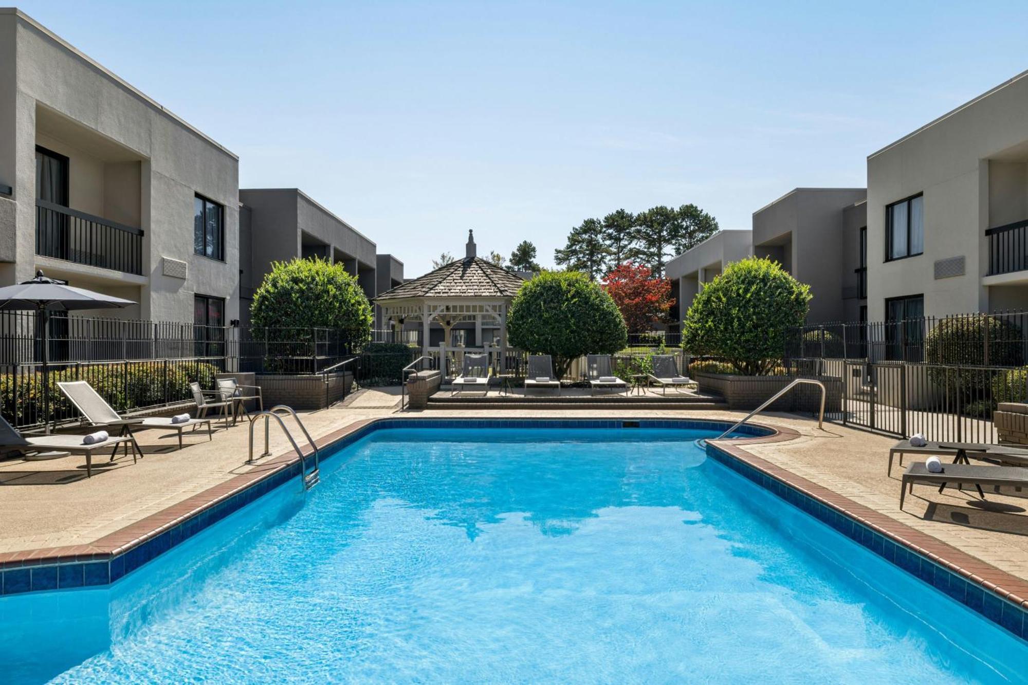 Courtyard Atlanta Northlake Tucker Buitenkant foto